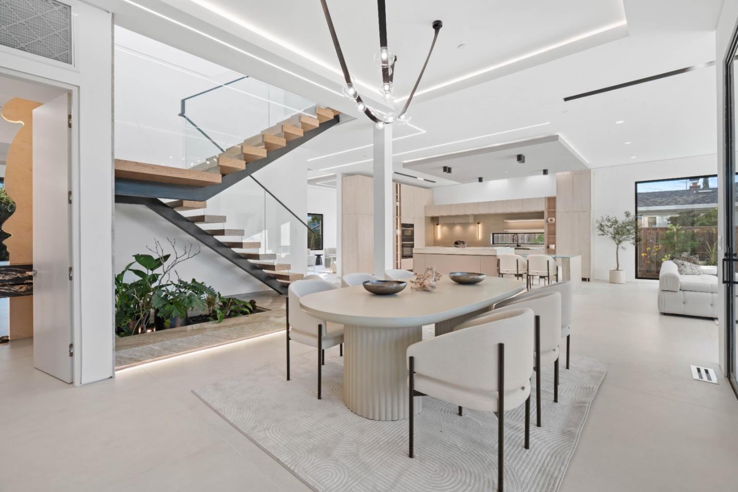 6839 W Riverside WAY