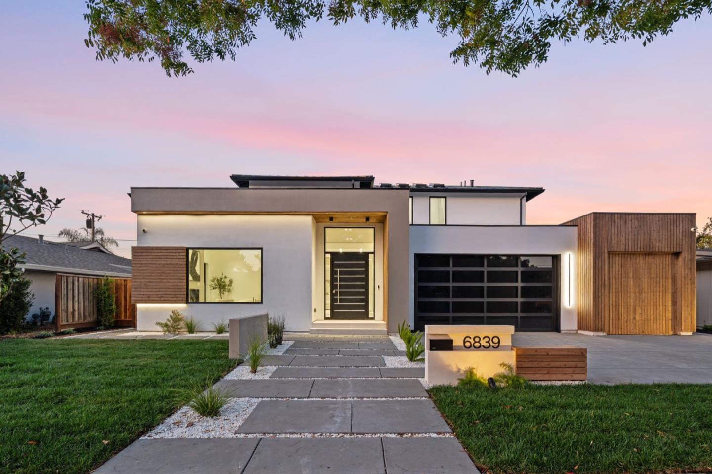 6839 W Riverside WAY