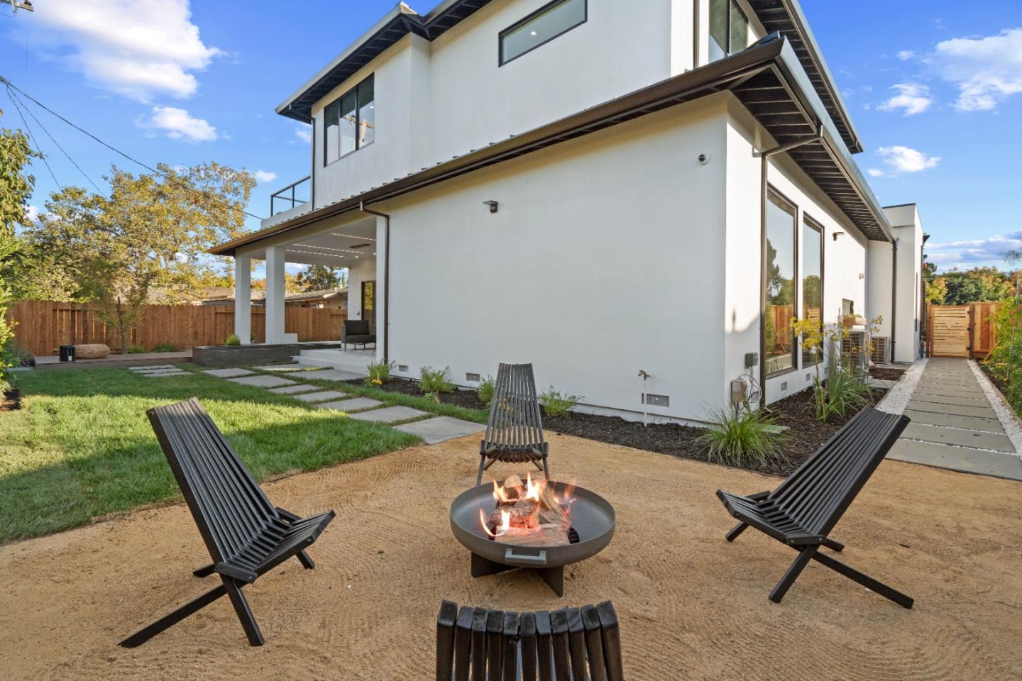 6839 W Riverside WAY