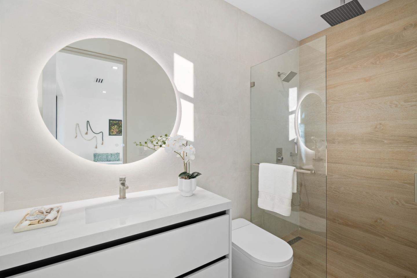 6839 W Riverside WAY