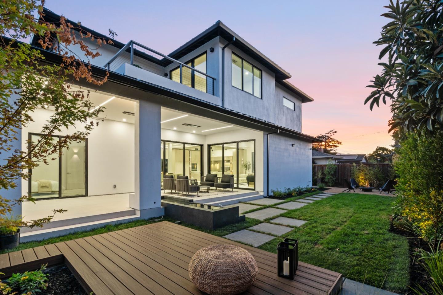 6839 W Riverside WAY