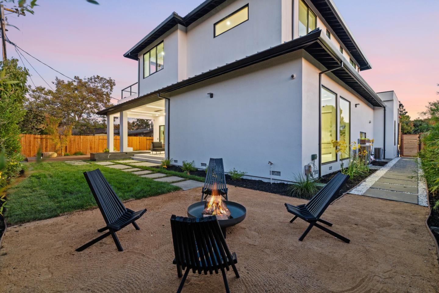 6839 W Riverside WAY