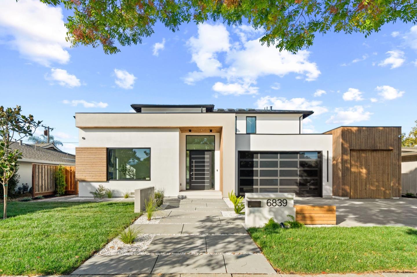 6839 W Riverside WAY