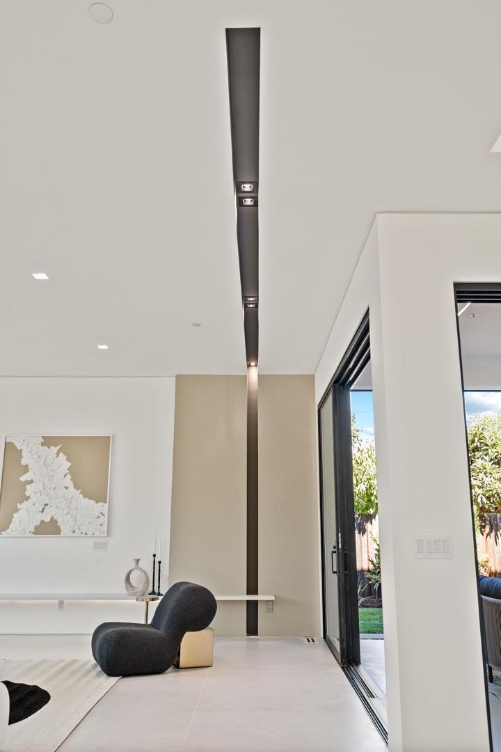 6839 W Riverside WAY