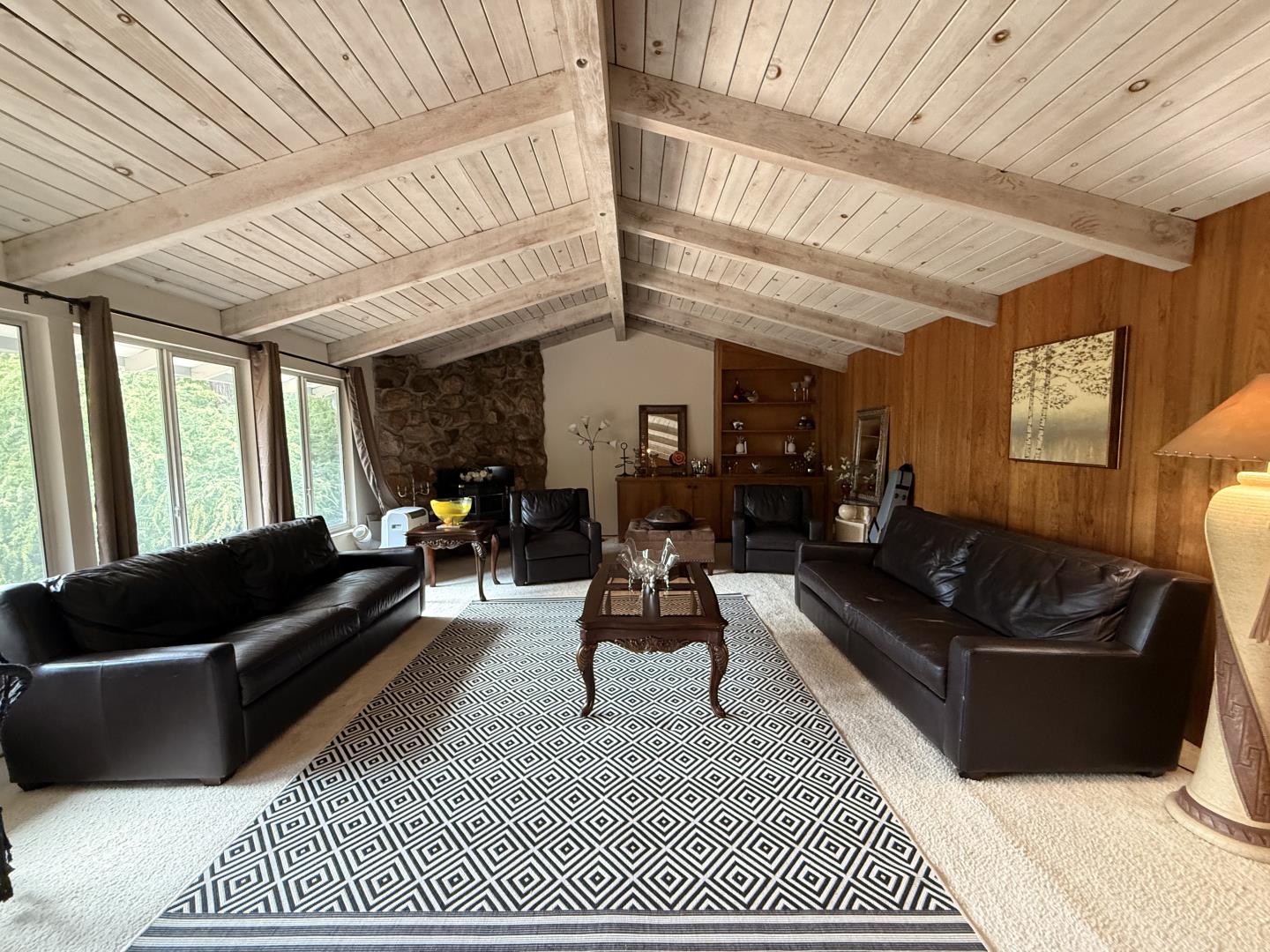 15292 Stratford Court