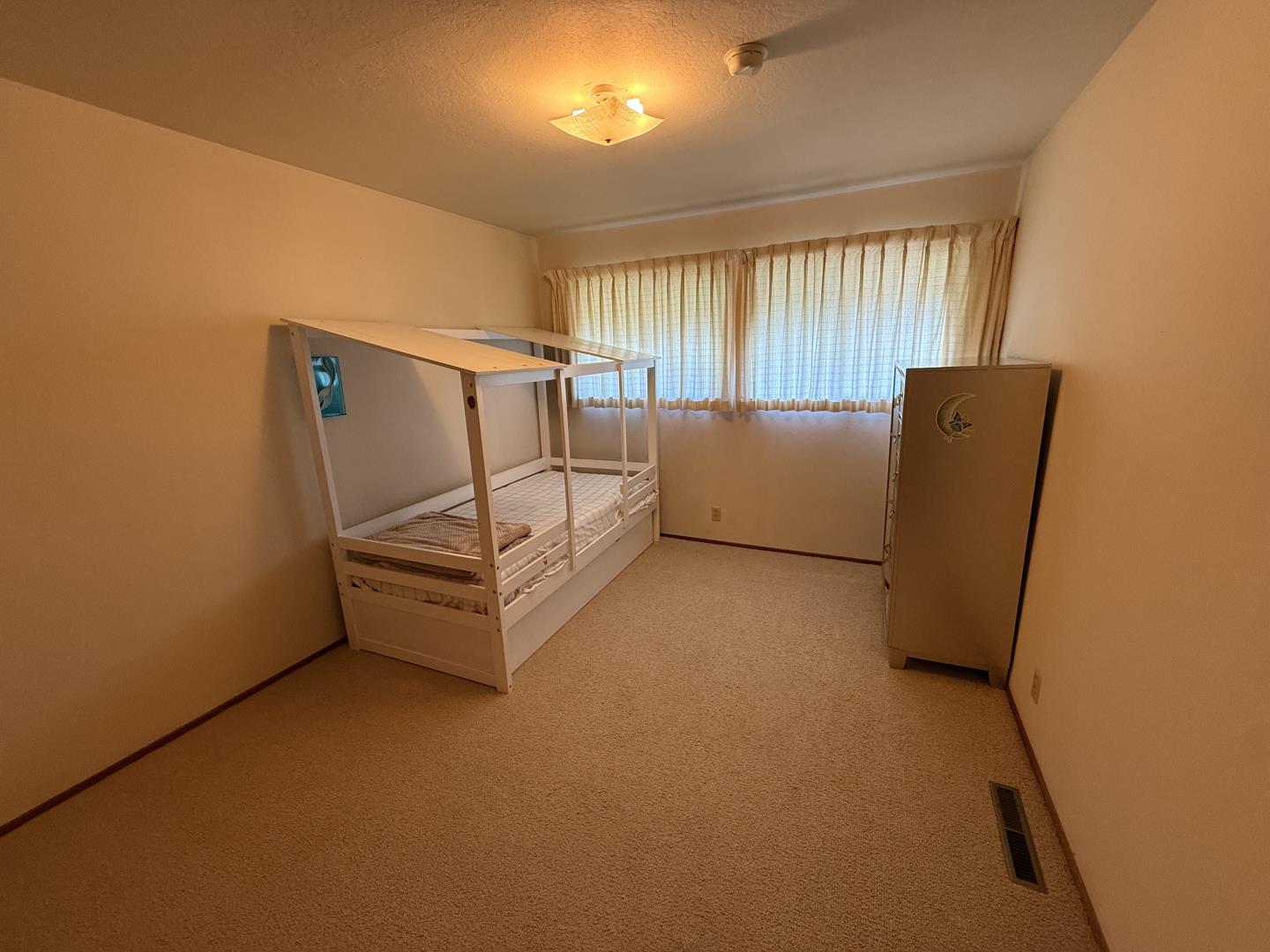 15292 Stratford Court