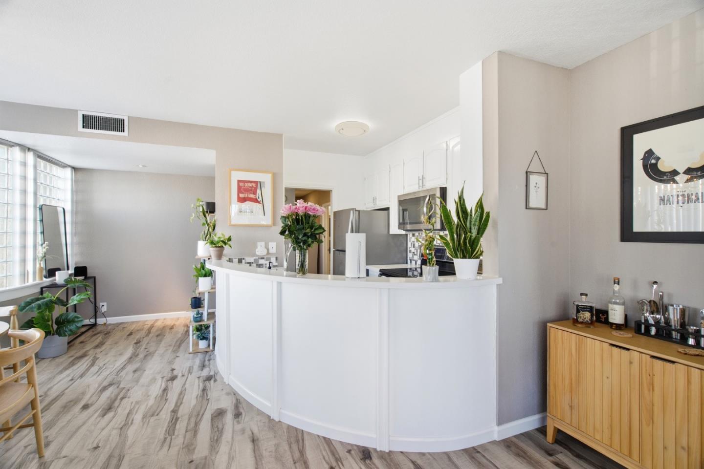 1111 Bay Street 307
