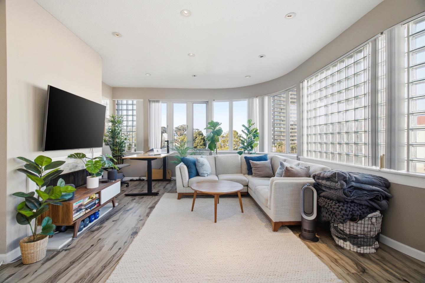 1111 Bay Street 307
