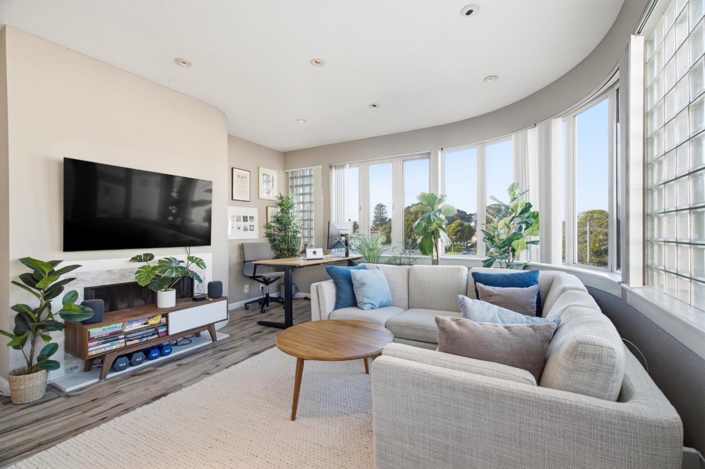 1111 Bay Street 307
