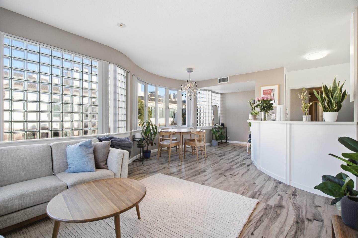 1111 Bay Street 307