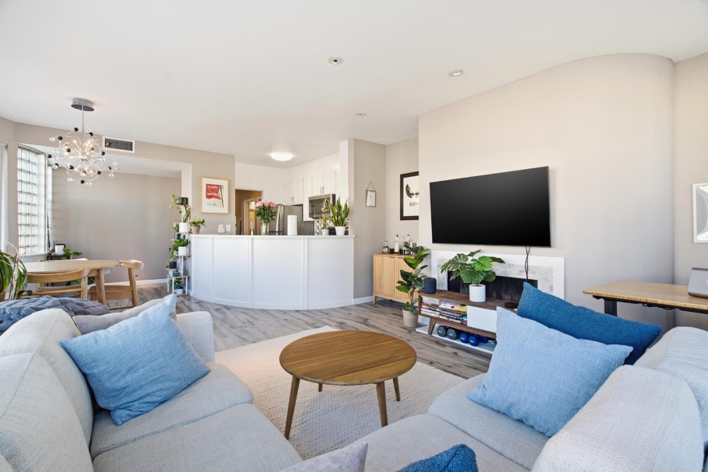 1111 Bay Street 307