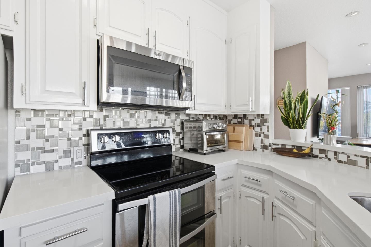 1111 Bay Street 307