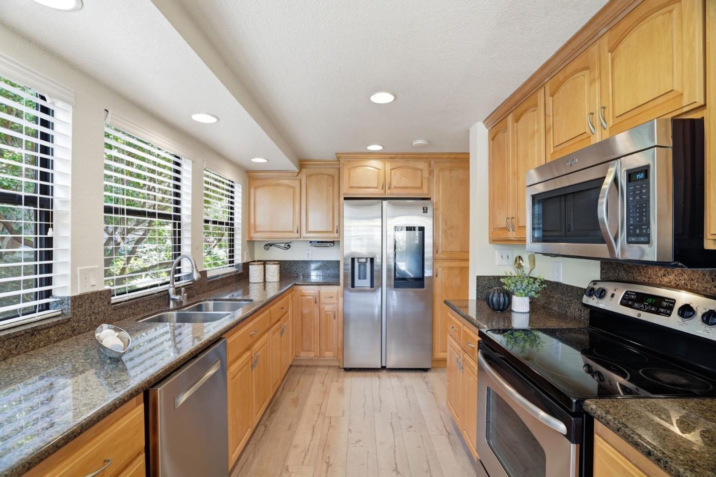 43524 Ocaso Corte Street