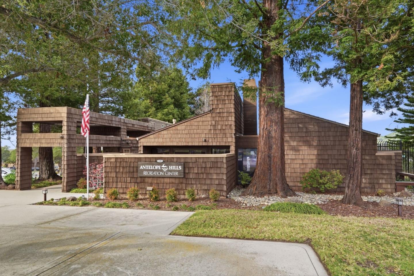 43524 Ocaso Corte Street