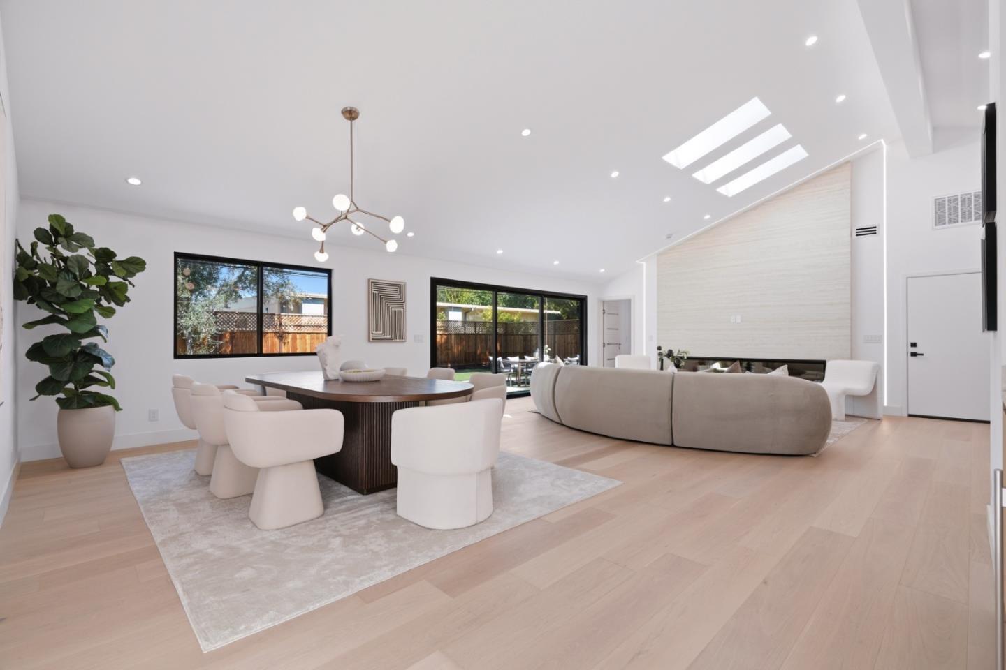 1389 Chelsea DR