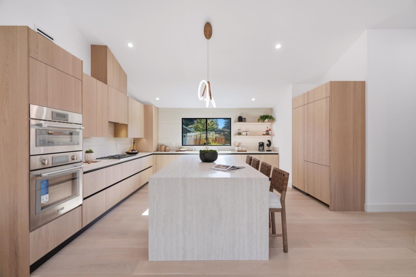 1389 Chelsea DR