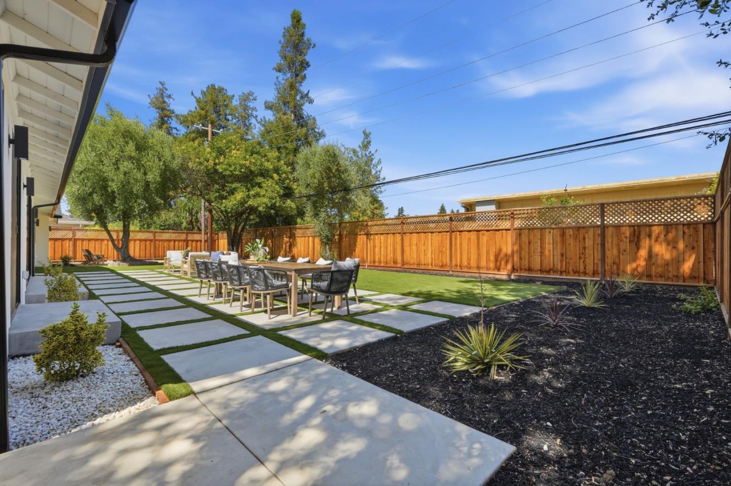 1389 Chelsea DR