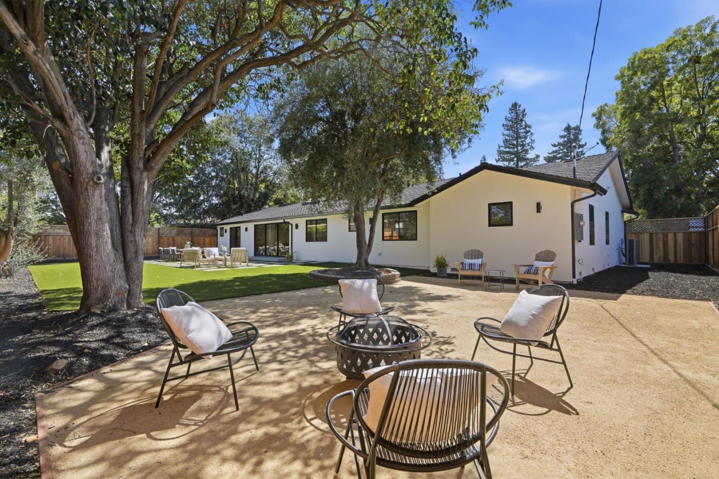 1389 Chelsea DR