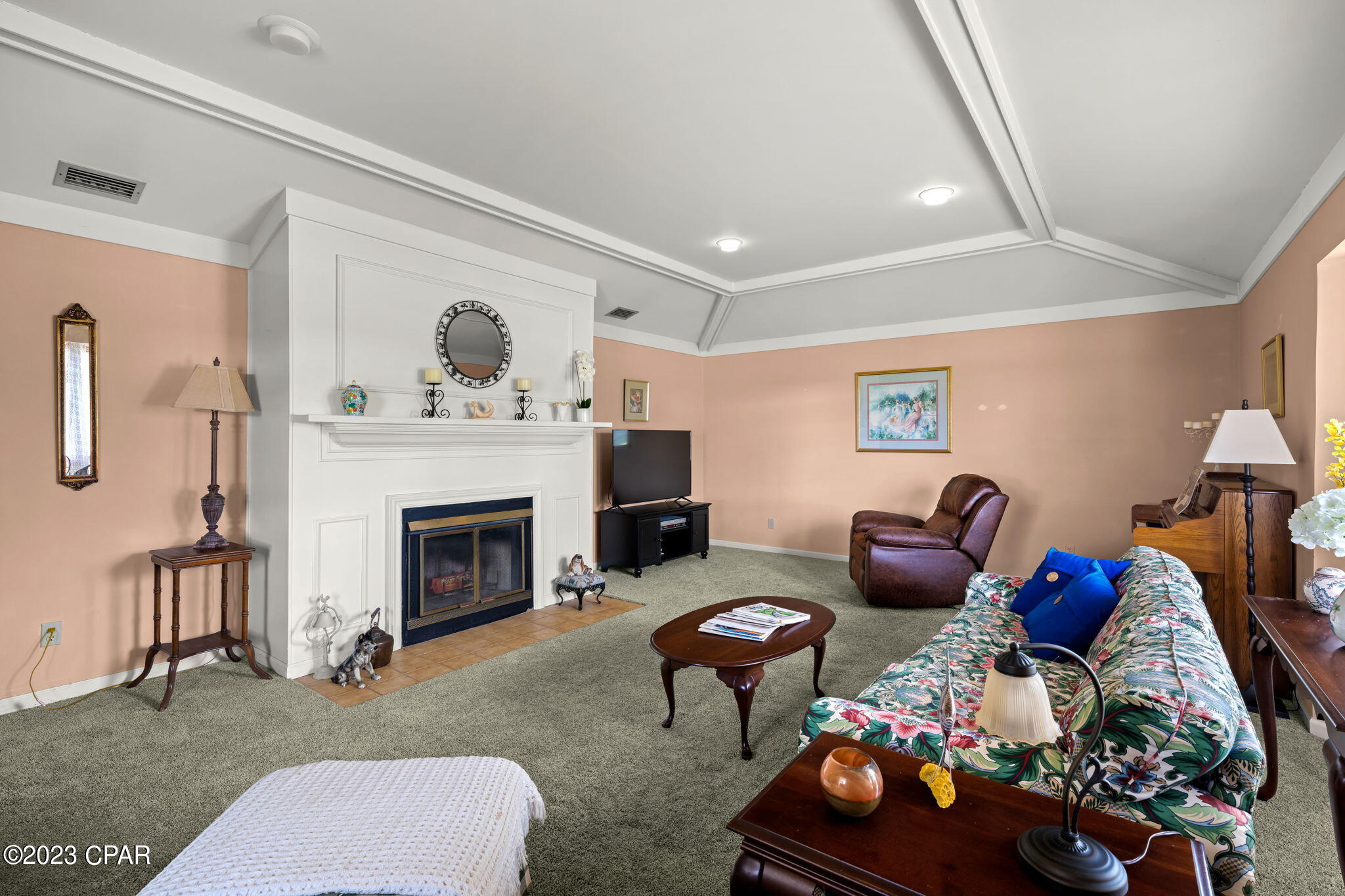 153 Candlewick Circle