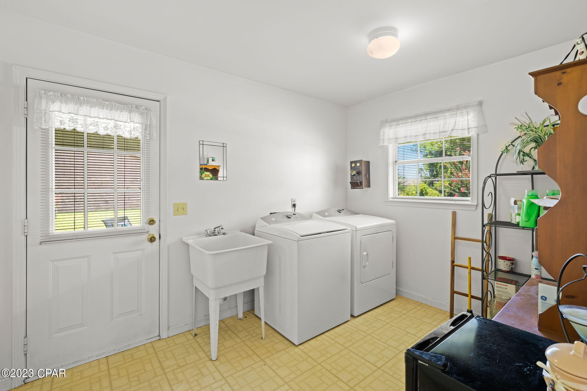 153 Candlewick Circle