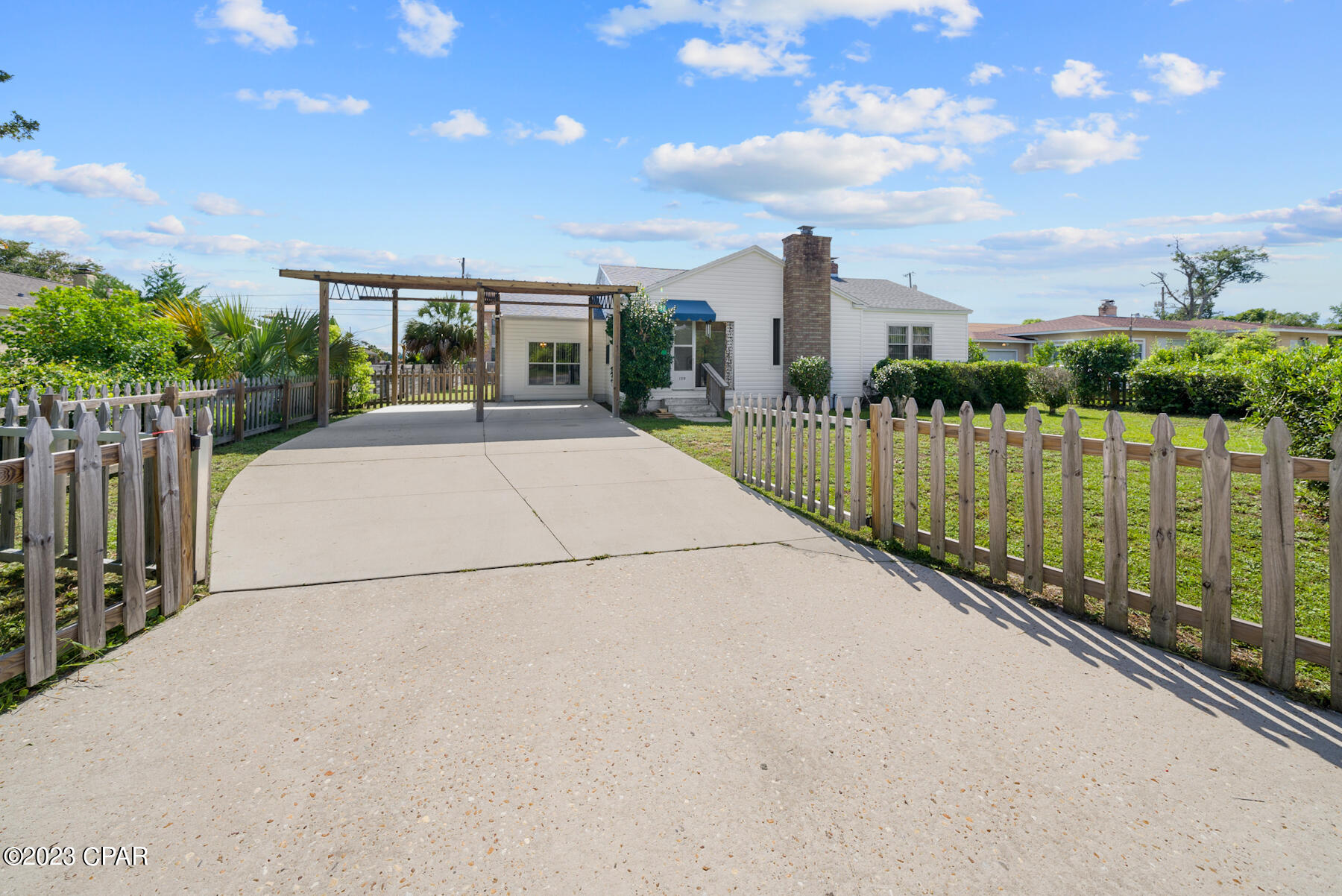 120 N Cove Boulevard