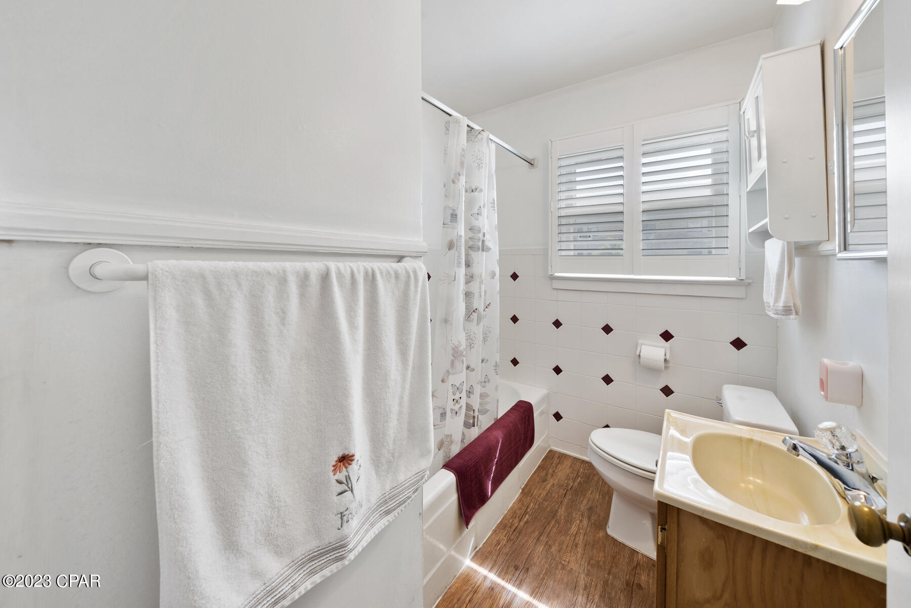 120 N Cove Boulevard