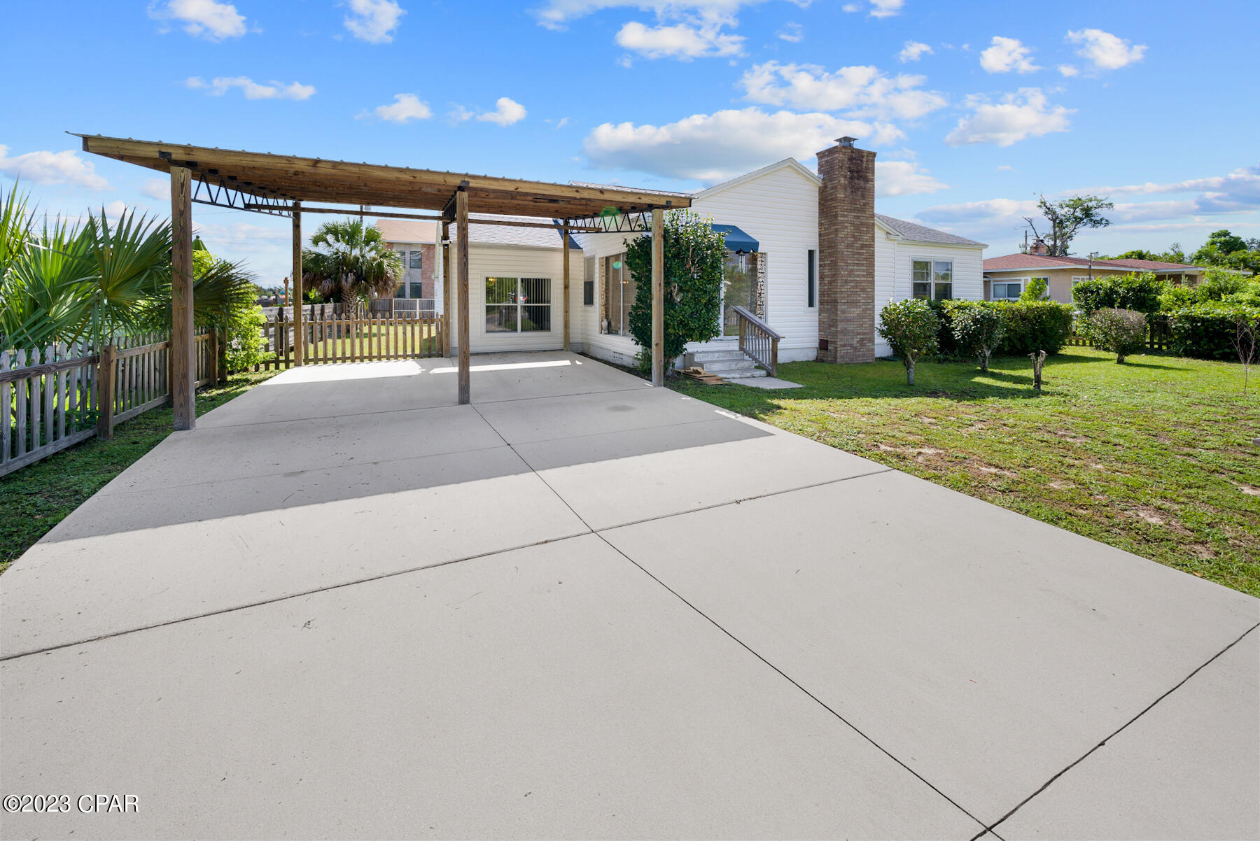 120 N Cove Boulevard