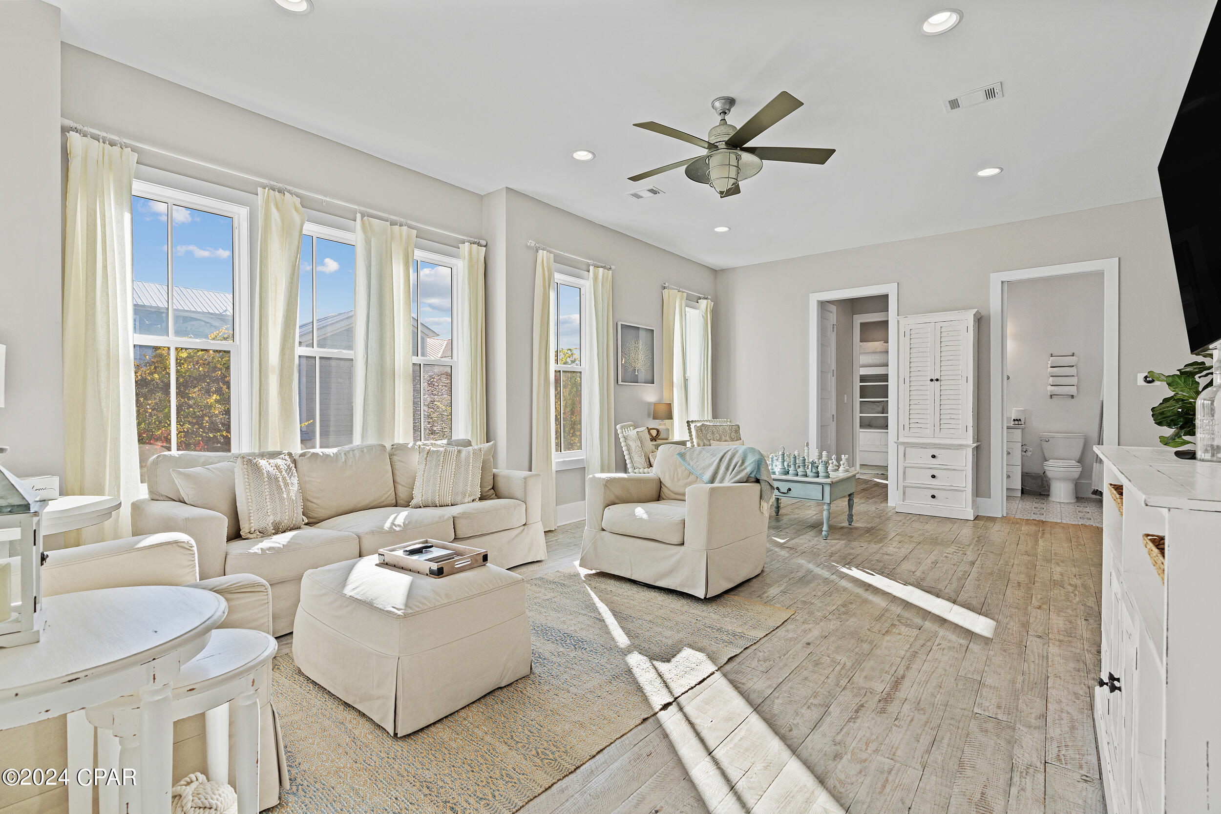 17 Pompano Court