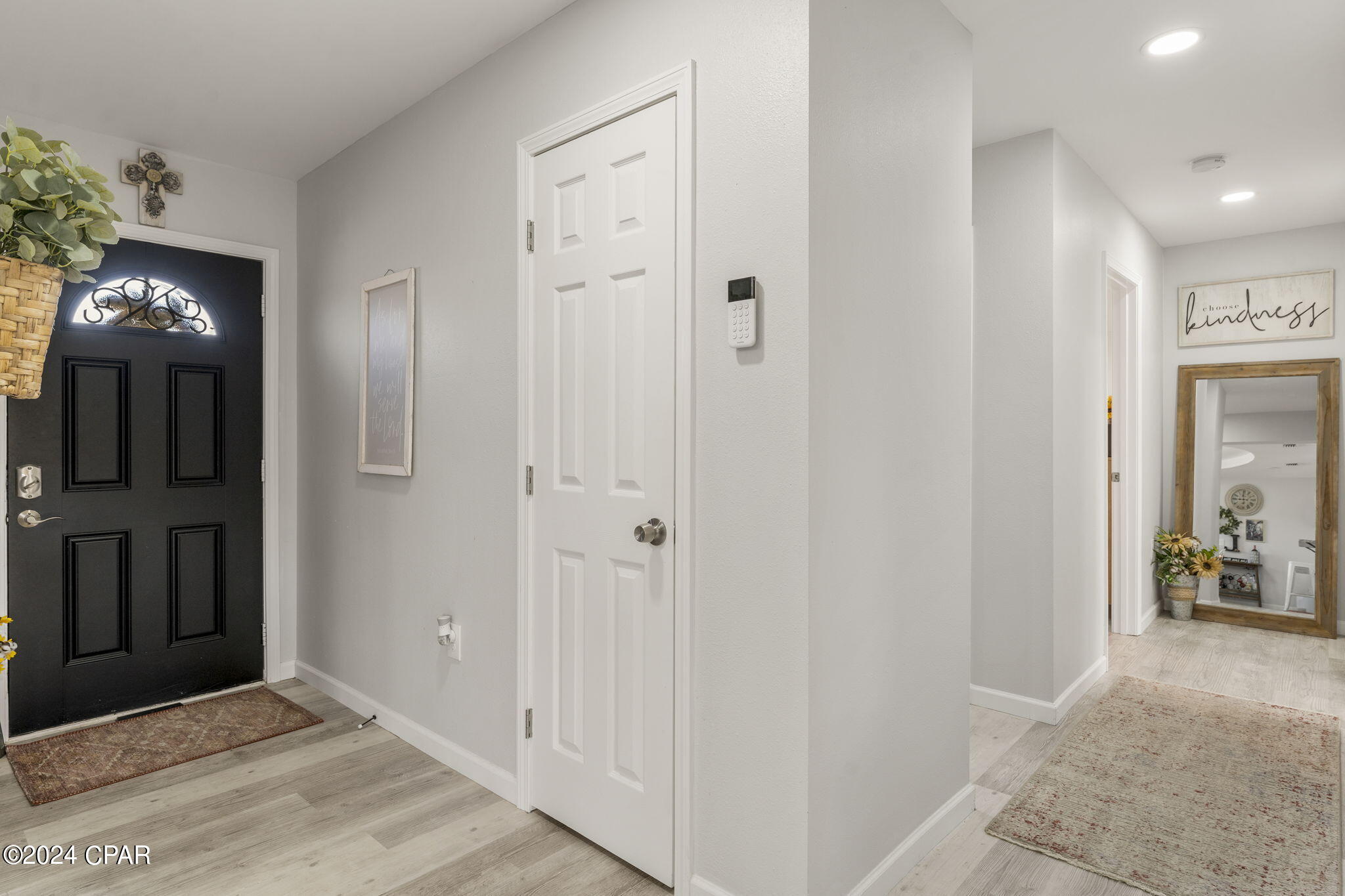 4940 S Lakewood Drive