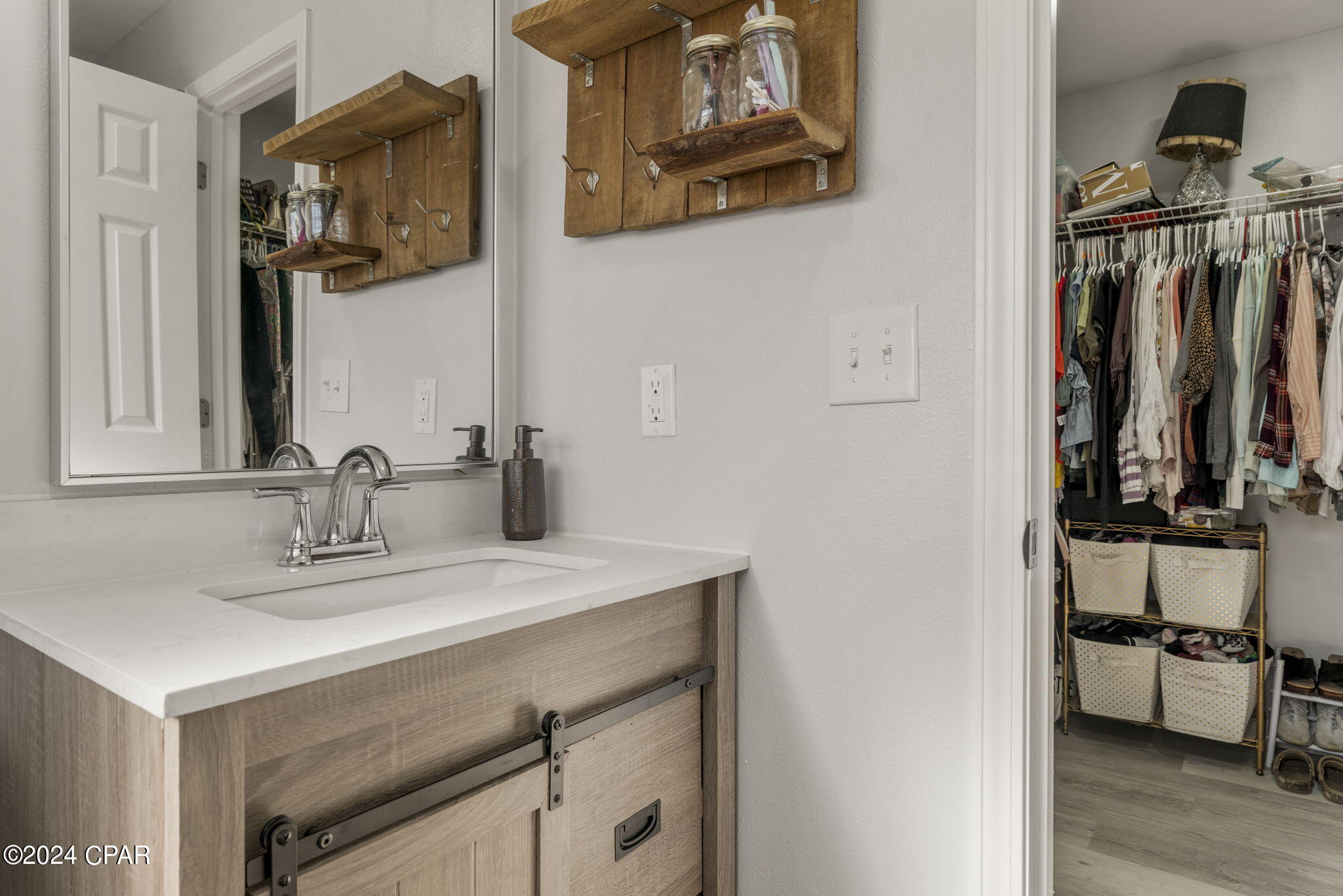 4940 S Lakewood Drive