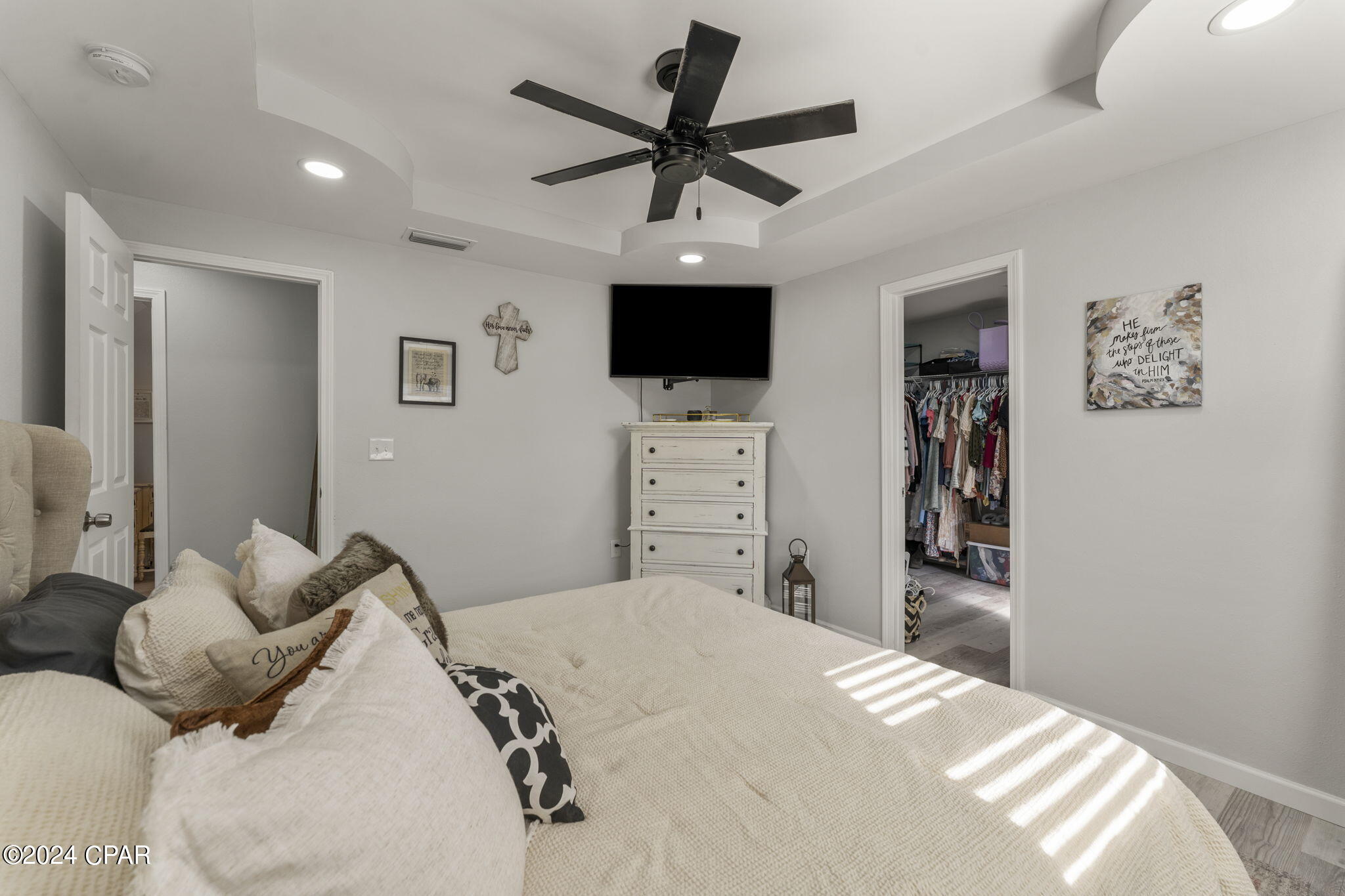 4940 S Lakewood Drive