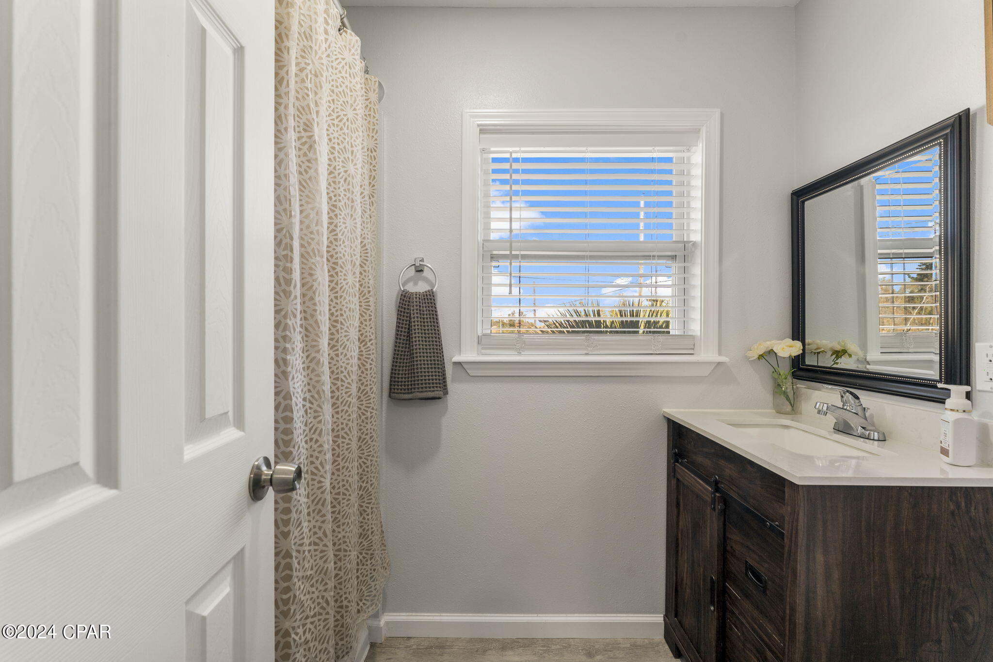 4940 S Lakewood Drive