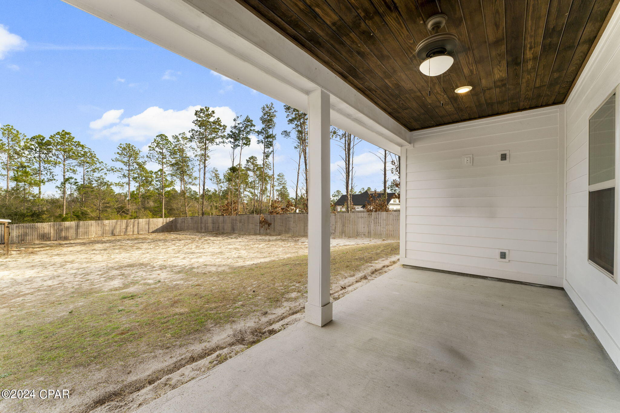 1637 White Western Lake Lane