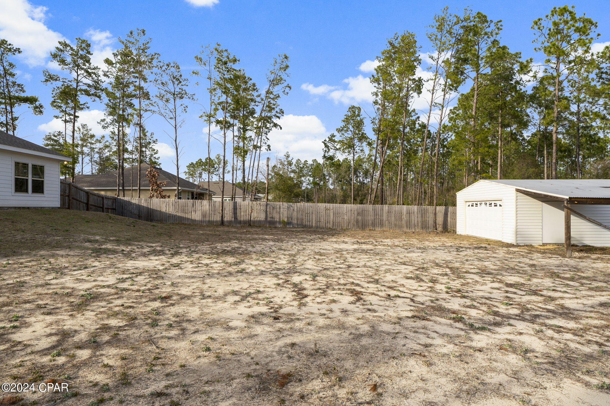 1637 White Western Lake Lane