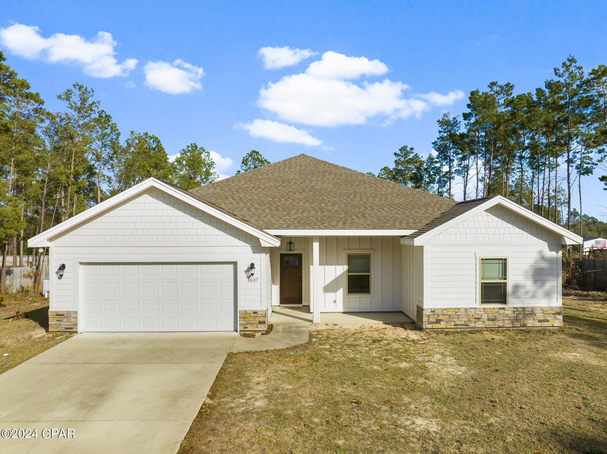 1637 White Western Lake Lane