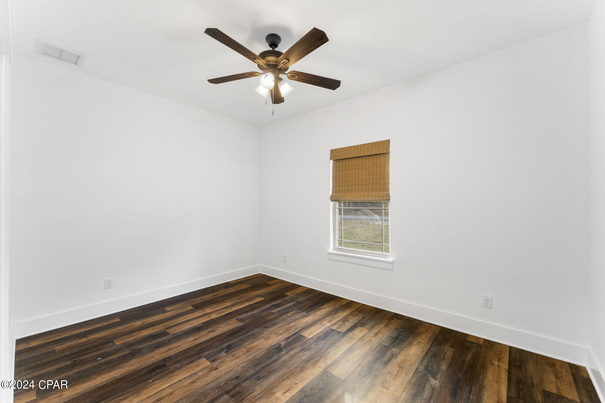 1637 White Western Lake Lane