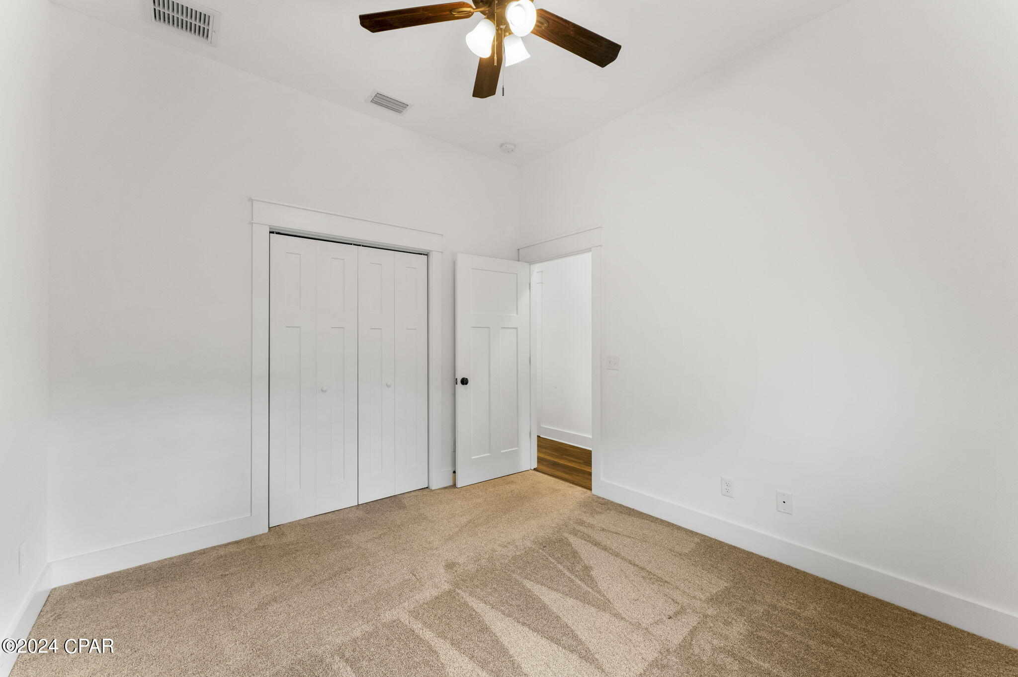 1637 White Western Lake Lane