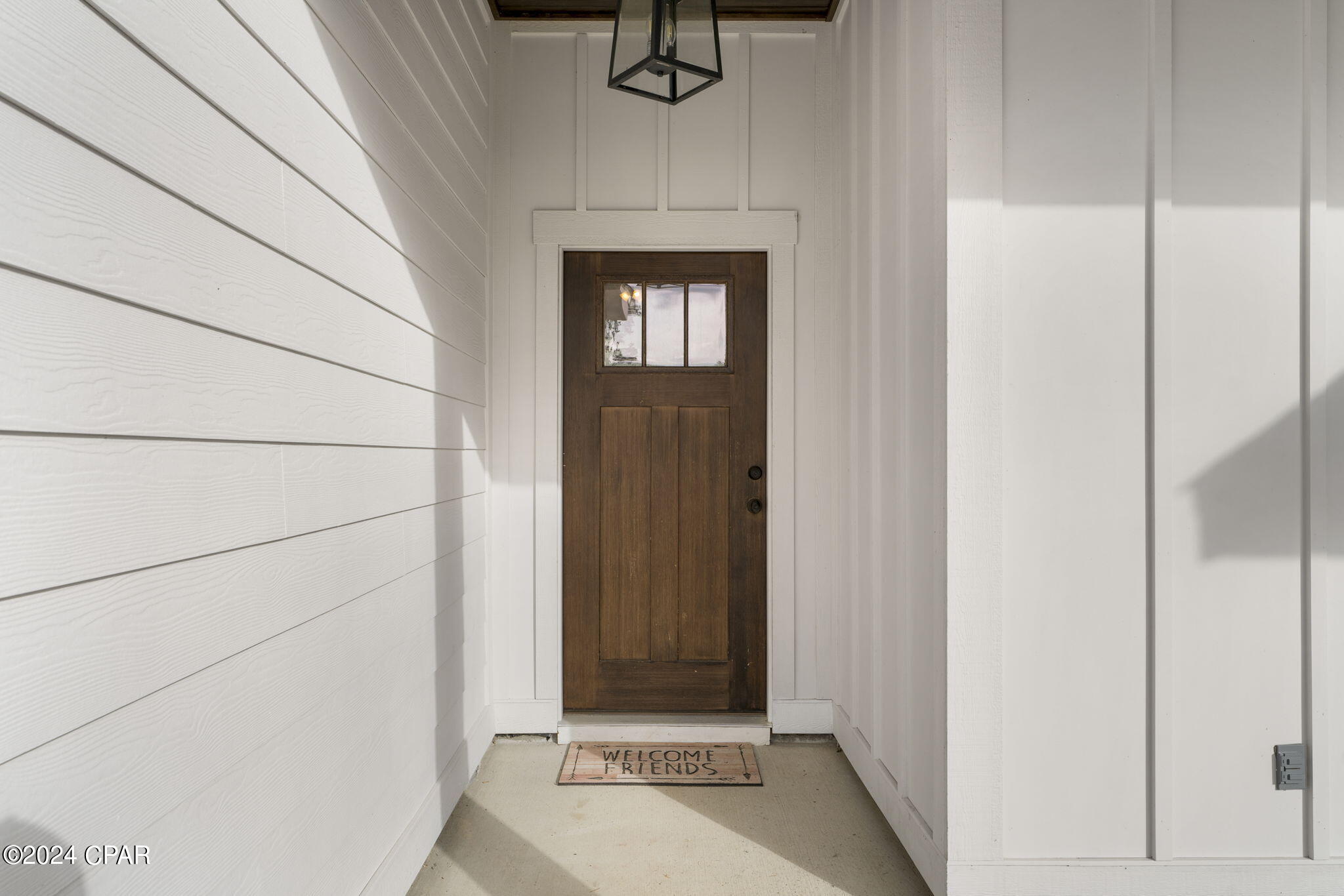 1637 White Western Lake Lane