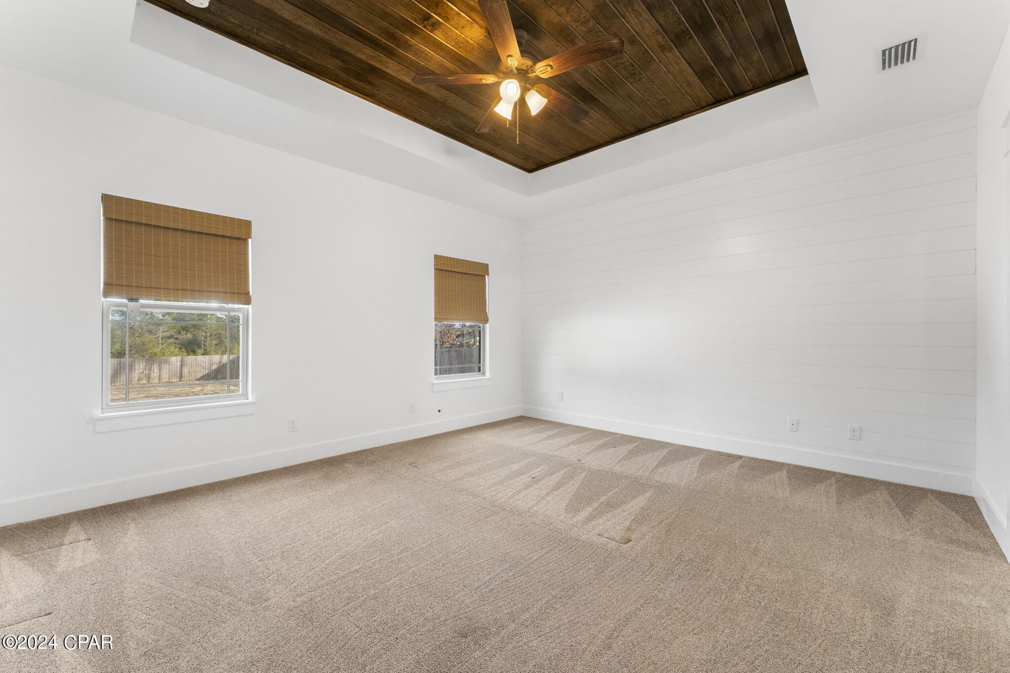 1637 White Western Lake Lane