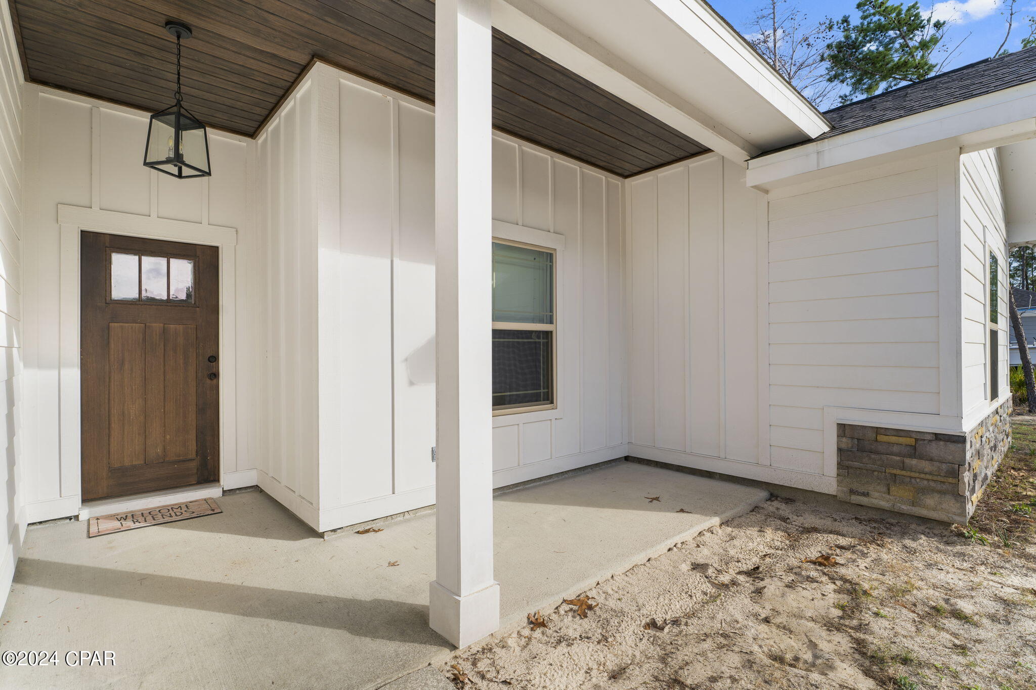 1637 White Western Lake Lane