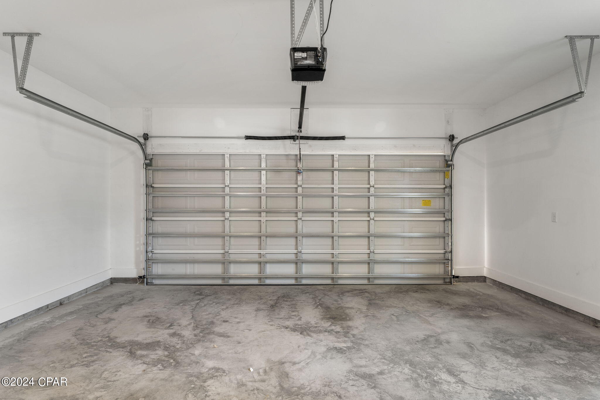 1637 White Western Lake Lane