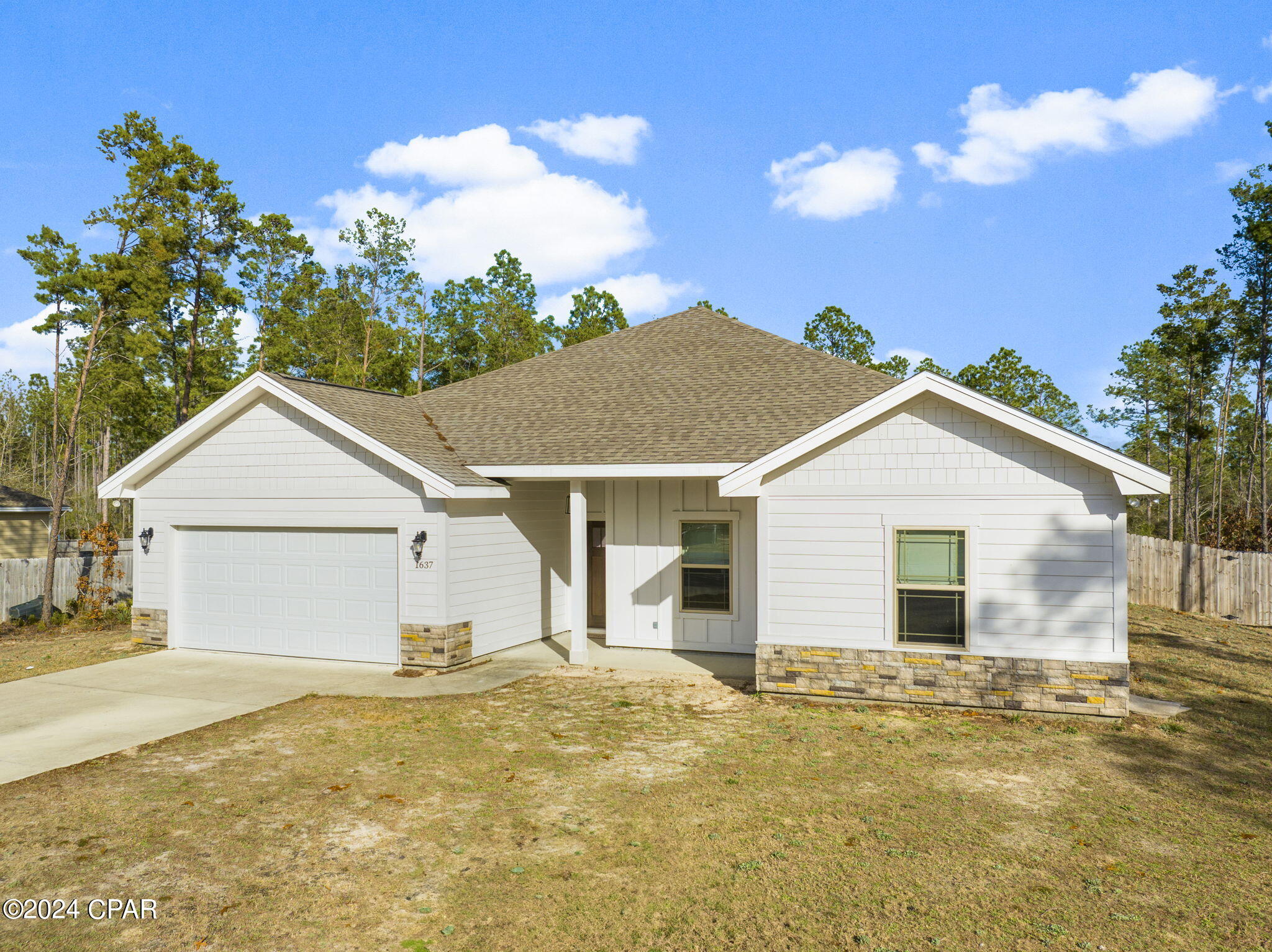 1637 White Western Lake Lane