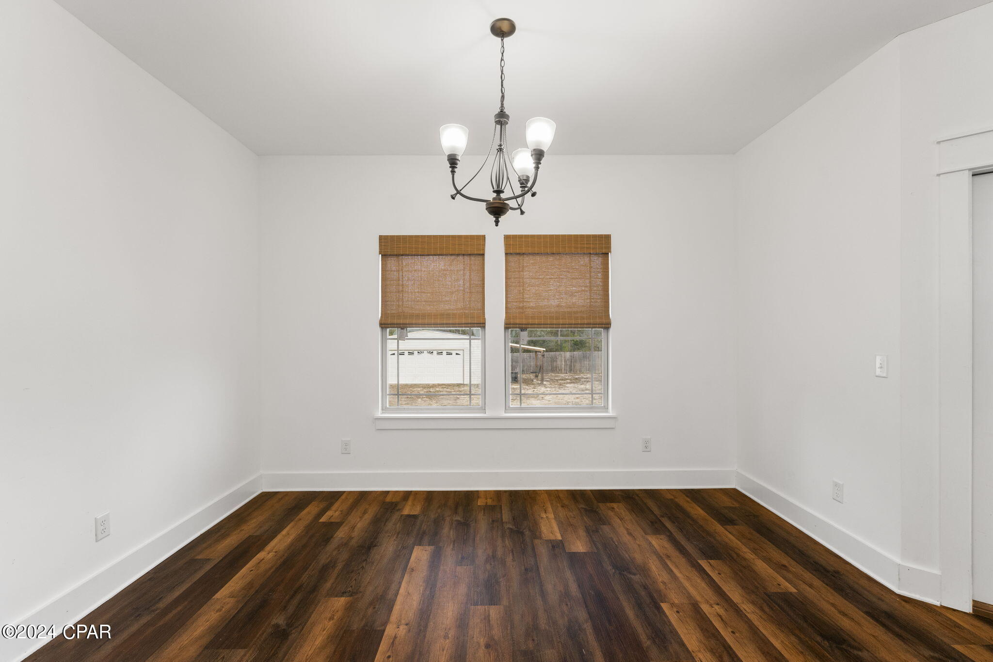 1637 White Western Lake Lane