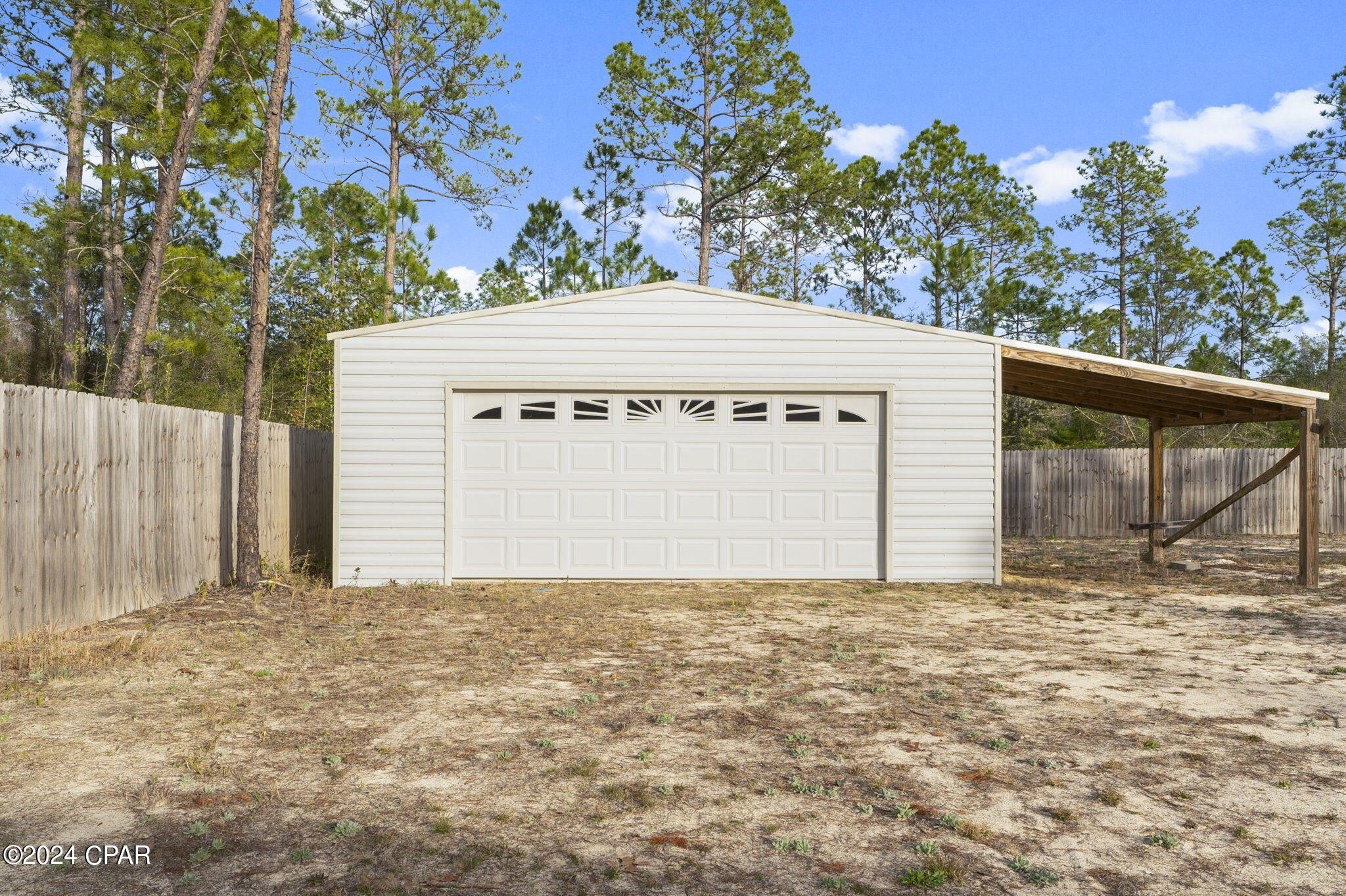 1637 White Western Lake Lane