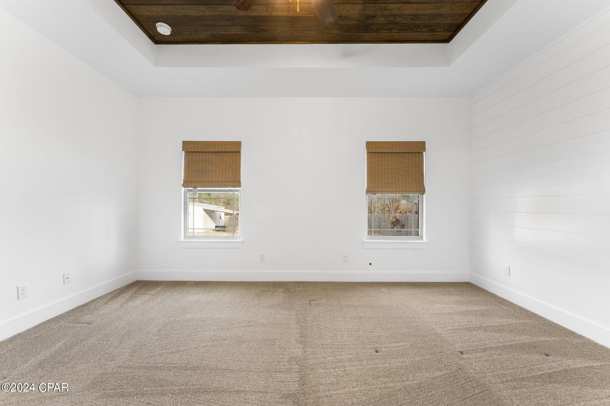 1637 White Western Lake Lane