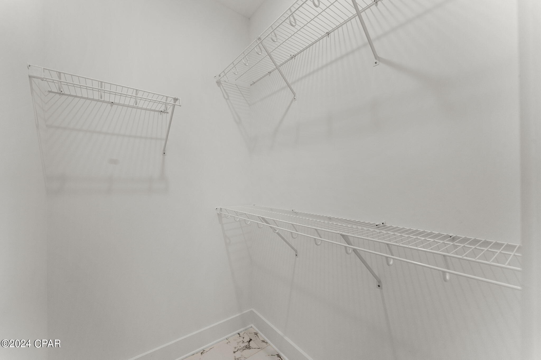 1637 White Western Lake Lane