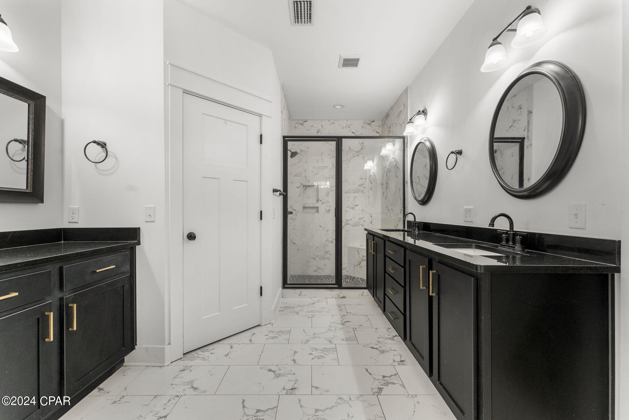 1637 White Western Lake Lane