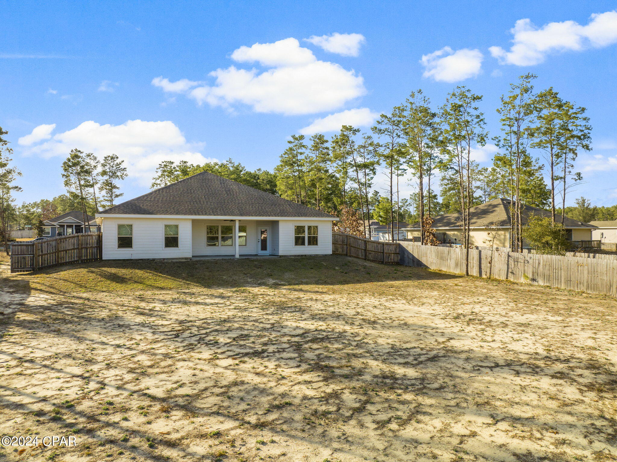 1637 White Western Lake Lane