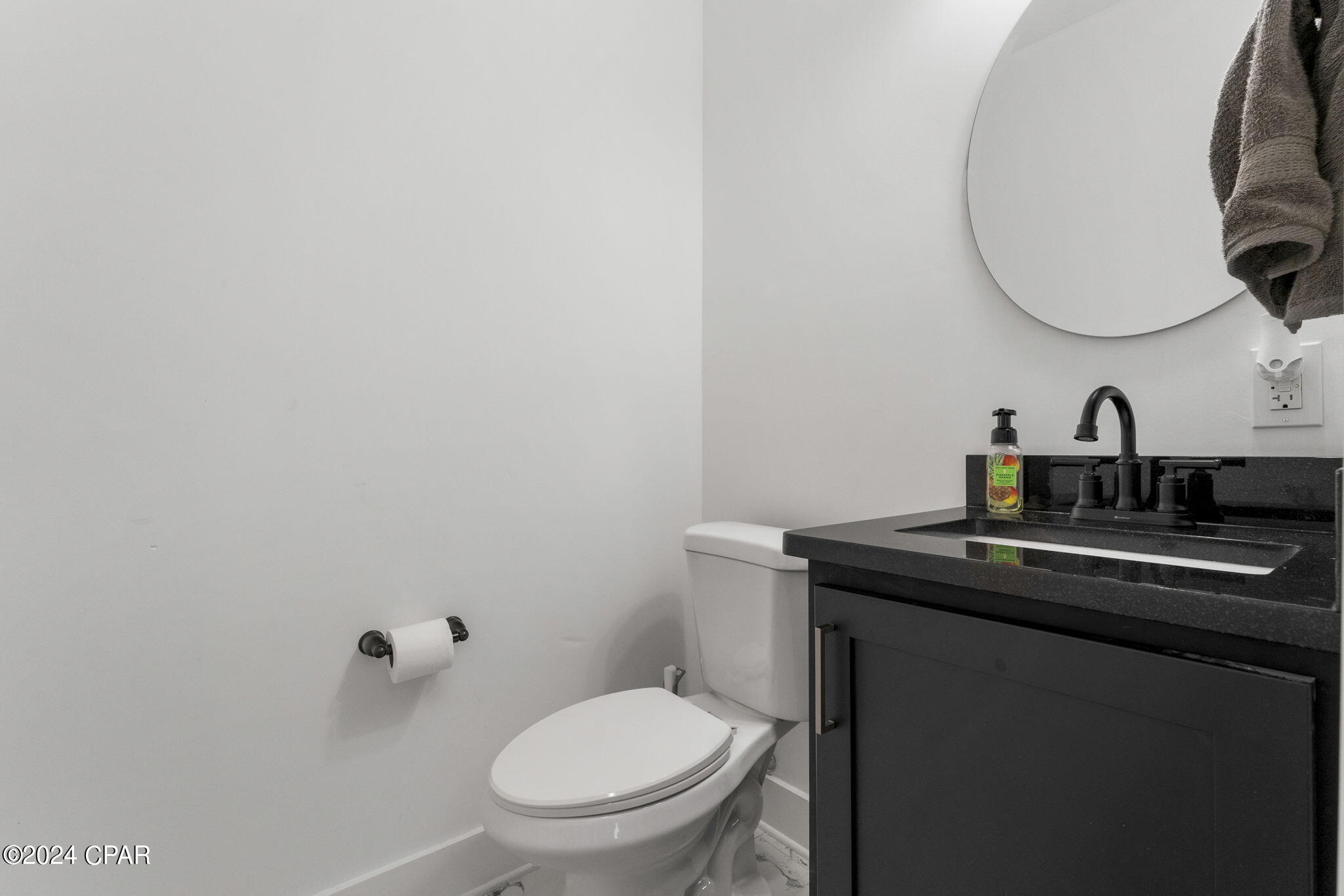 1637 White Western Lake Lane