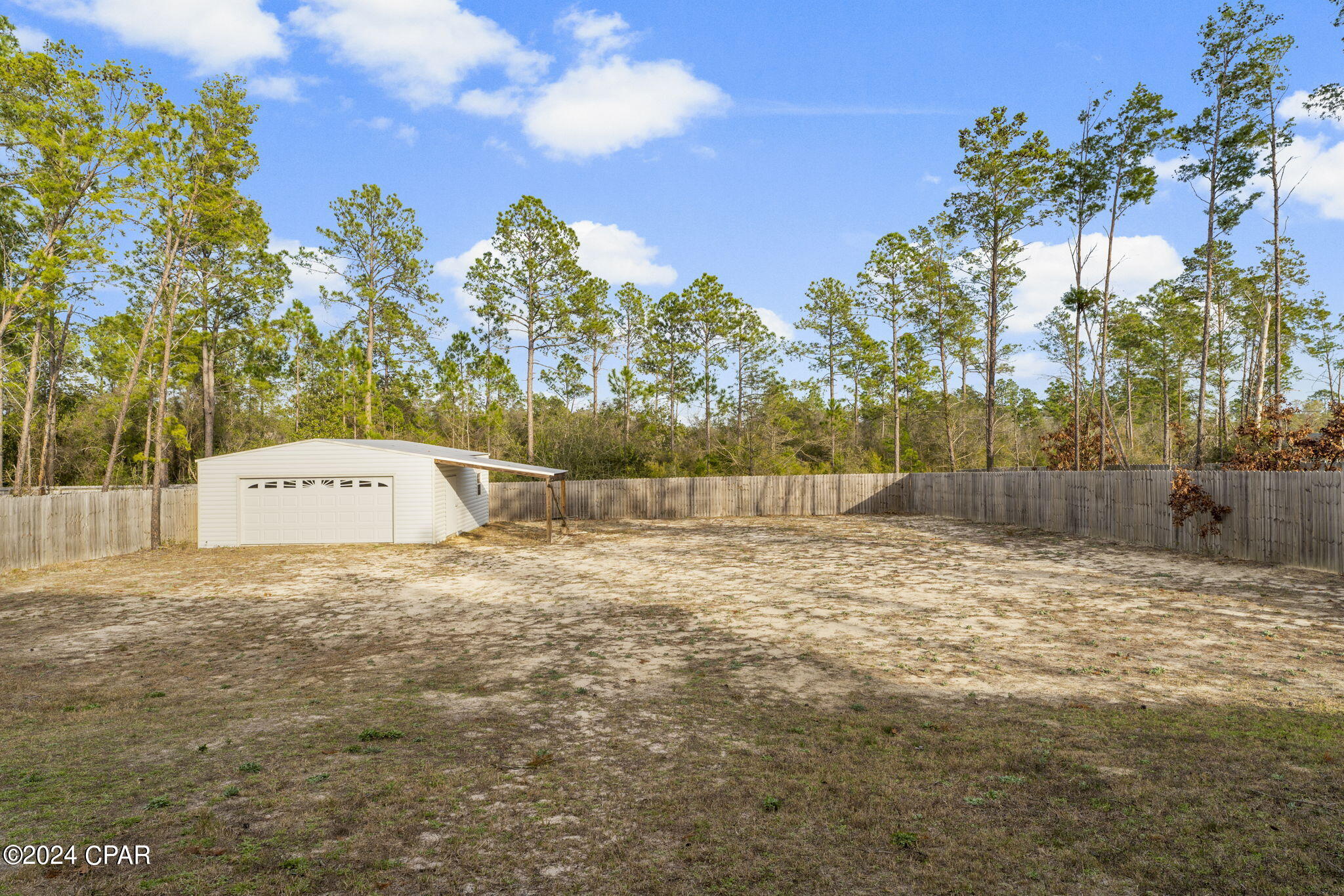 1637 White Western Lake Lane